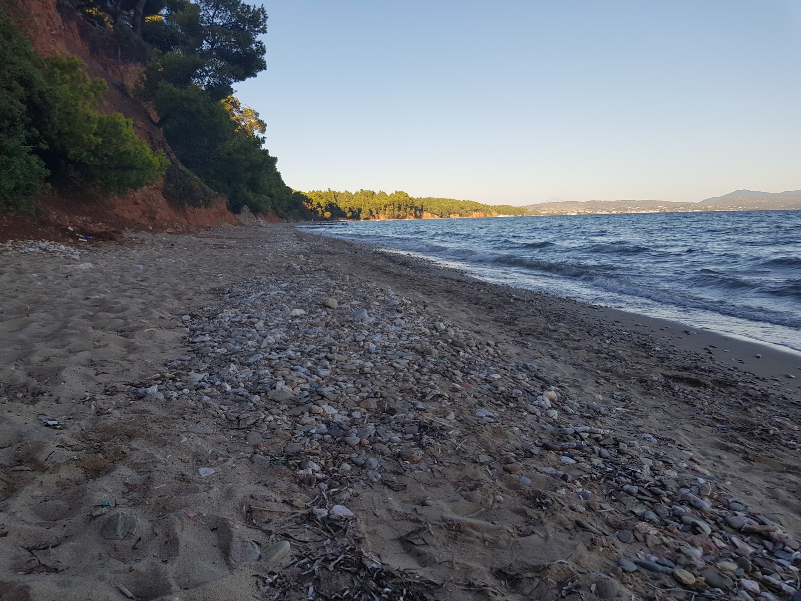 Fotografie cu Metamorfossi beach cu nivelul de curățenie scăzut