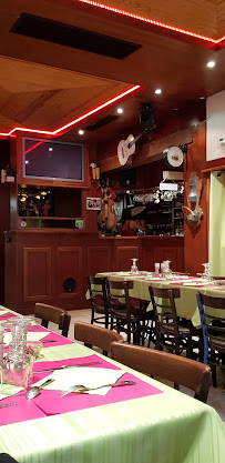 Atmosphère du Chez Ida Restaurant Karaoké - Place Jean Jaures (La Plaine) à Marseille - n°11