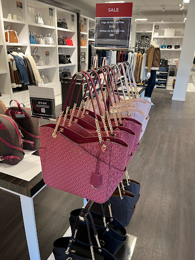 Shopping Mall «North Bend Premium Outlets», reviews and photos, 461 S Fork Ave SW, North Bend, WA 98045, USA