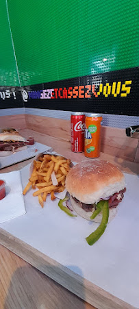 Plats et boissons du Restaurant de hamburgers Mangez et cassez-vous à Paris - n°16