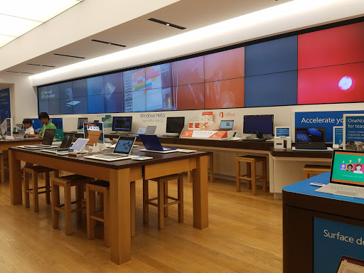 Computer Store «Microsoft Store - South Coast Plaza», reviews and photos, 3333 Bristol St #1249, Costa Mesa, CA 92626, USA