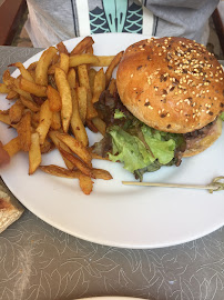 Hamburger du Restaurant français La Table du Plot à Le Puy-en-Velay - n°11