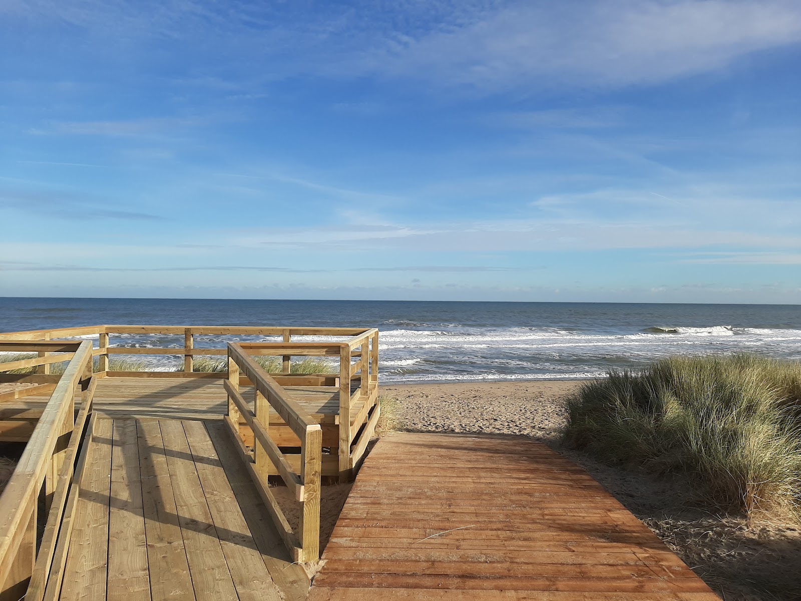 Foto de Ballyknockan Bay Beach con agua cristalina superficie