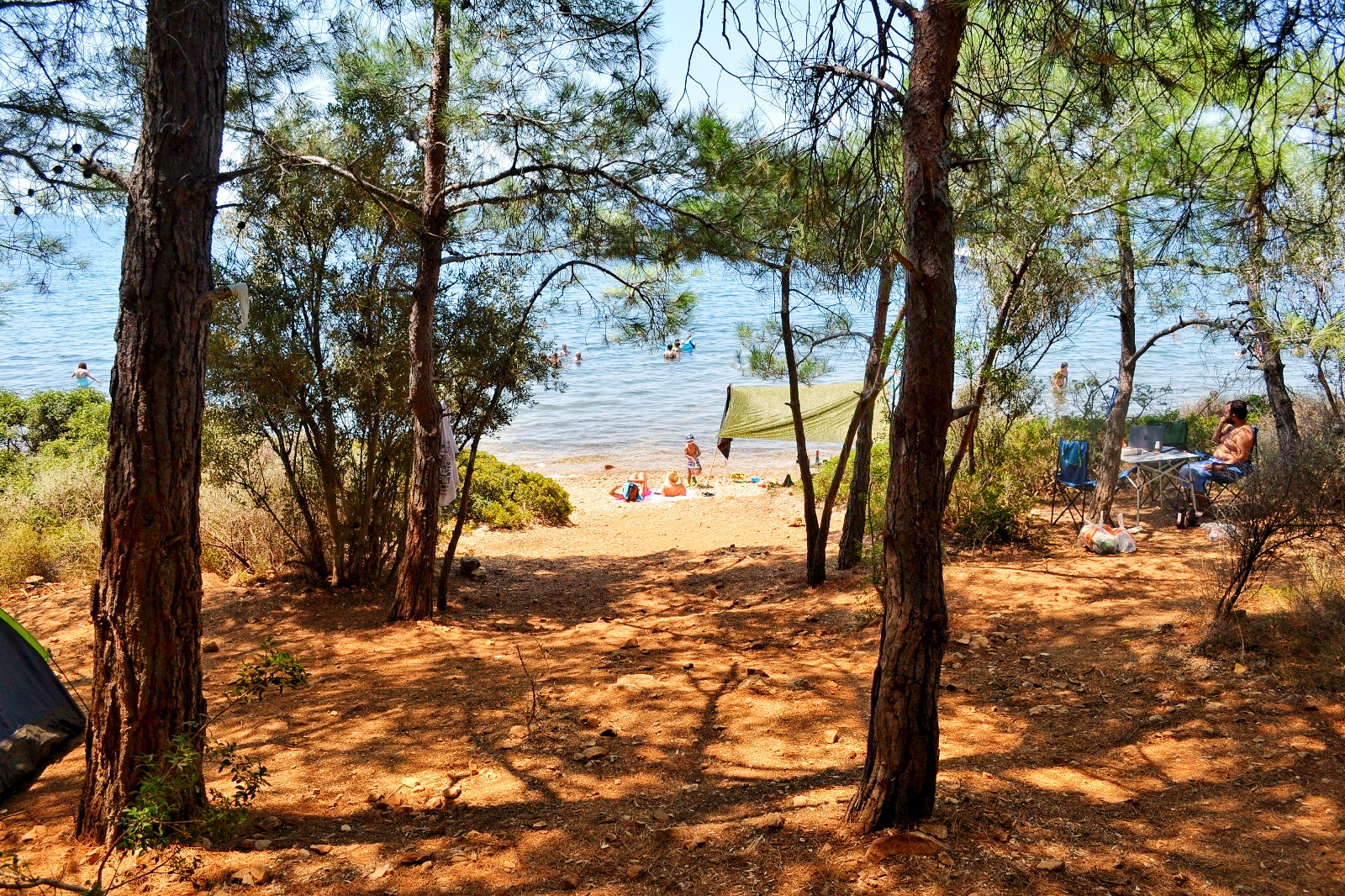 Foto de Kirmizikuyu Cd. beach localizado em área natural