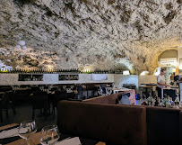 Atmosphère du Restaurant français La Grotte d'Auguste à Orange - n°19