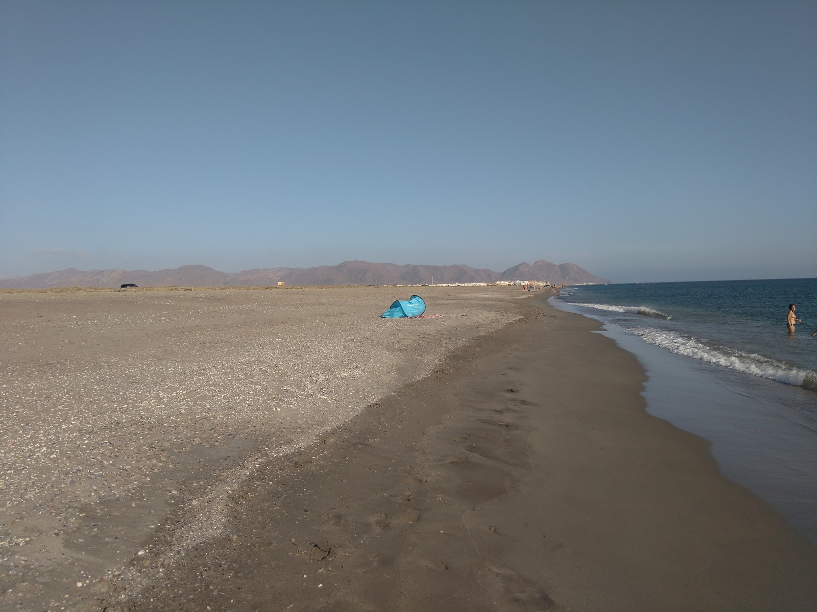 Φωτογραφία του Las Amoladeras με γκρίζα άμμος και βότσαλο επιφάνεια