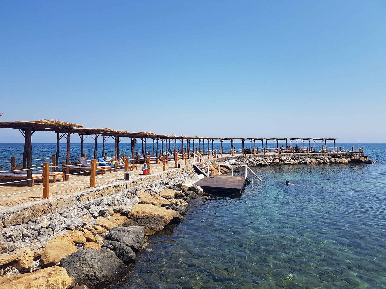 Foto di Chamada Beach Club con una superficie del superficie in cemento pavimentata