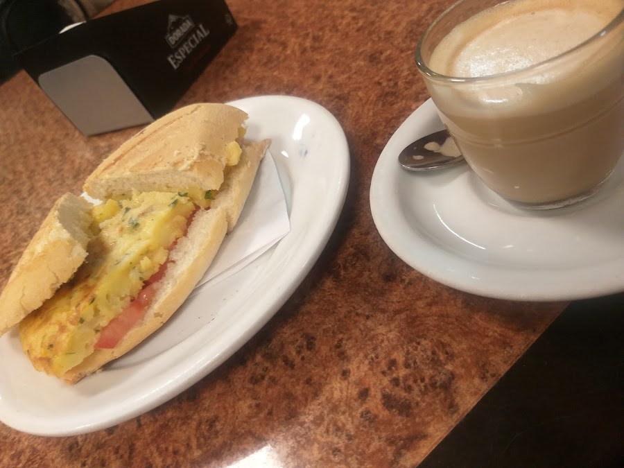 El Caldero, Bar Cafetería