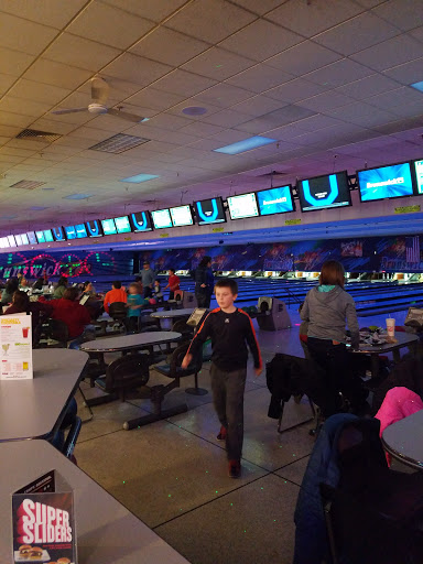 Bowling Alley «Brunswick Zone Woodridge», reviews and photos, 1555 75th St, Woodridge, IL 60517, USA