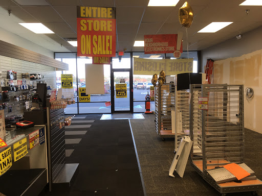 RadioShack, 2279 N Park Dr #420, Holland, MI 49424, USA, 