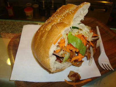 Snack Ali Baba - Wavre ( kebab pita durum döner mitraillette frites Hamburger Hallal)