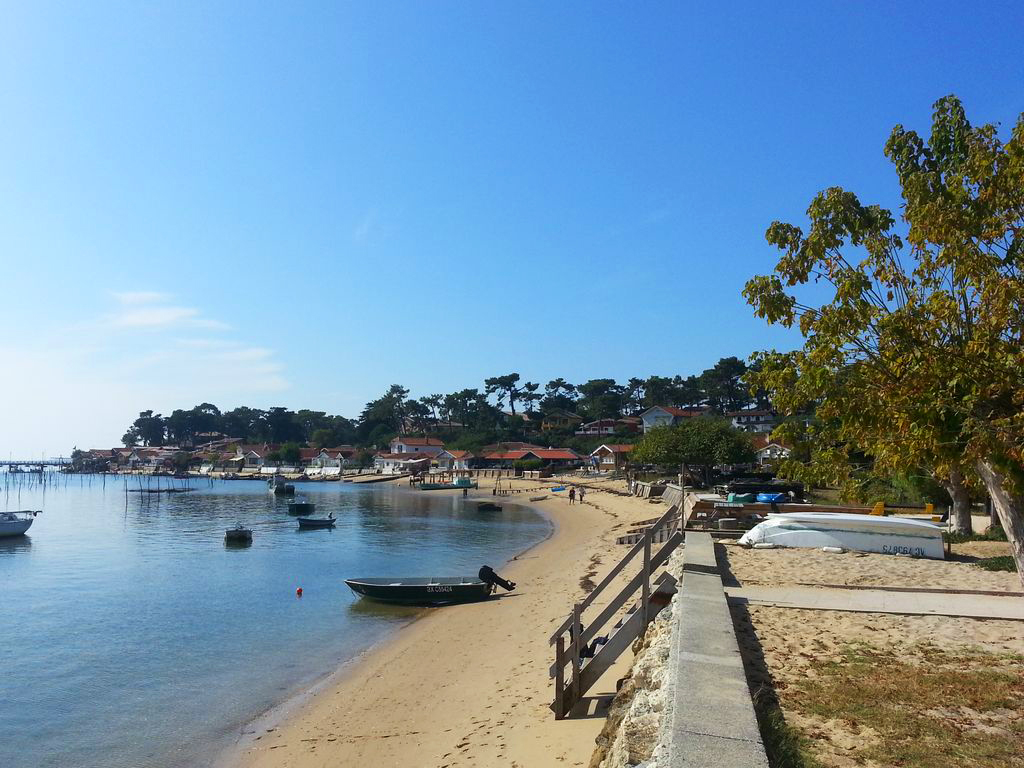 Photo of Plage de la Vigne with bright sand surface