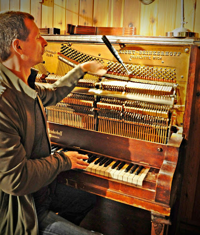 Chris Keller, Piano Technician, 30 Years Exp.