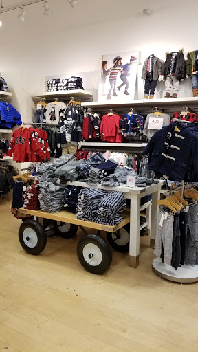 Clothing Store «Gap», reviews and photos, 5690 Bay St, Emeryville, CA 94608, USA