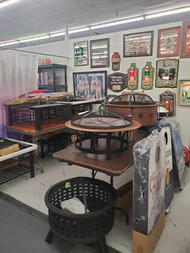 Flea Market «Streetsboro Flea Market - Furniture, Antiques, Collectibles», reviews and photos, 1513 Streetsboro Rd, Streetsboro, OH 44241, USA