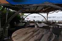Atmosphère du Bar-restaurant à huîtres Emile et une huître à Lège-Cap-Ferret - n°9