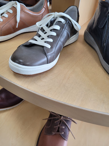 Shoe Store «Footwear Express», reviews and photos, 2252 Santiam Hwy SE, Albany, OR 97322, USA