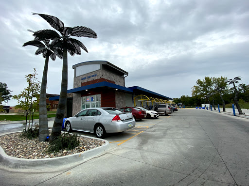 Oasis Car Wash en Ankeny