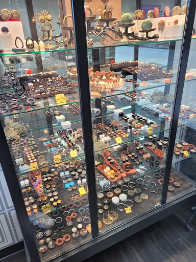 Body Piercing Shop «Deep Roots Tattoo and Body Piercing Alderwood», reviews and photos, 18920 28th Ave W, Lynnwood, WA 98036, USA