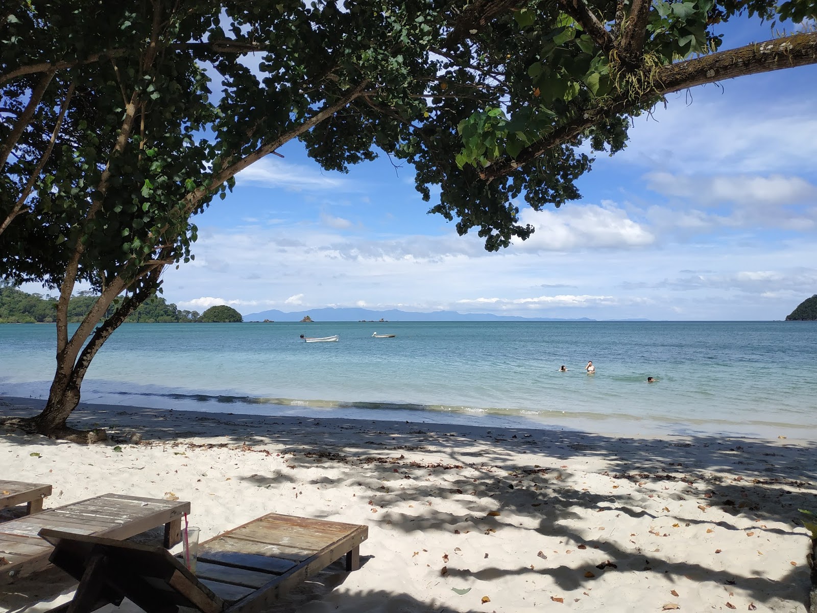 Foto av Hintalu Beach med turkos rent vatten yta