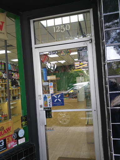 Tobacco Shop «LB Smoke Shop», reviews and photos, 1250 Coral Way, Miami, FL 33145, USA