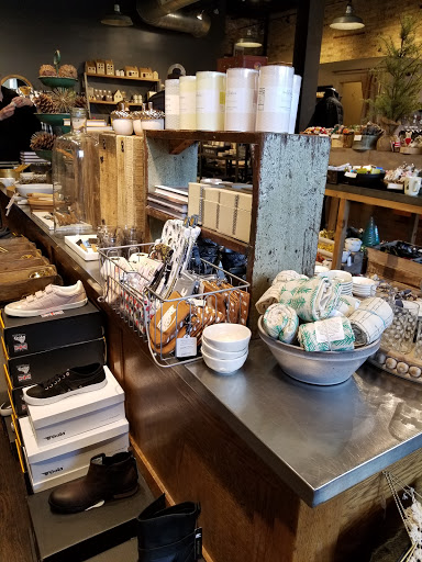 Clothing Store «Planet Access Company Store», reviews and photos, 4727 N Lincoln Ave, Chicago, IL 60625, USA