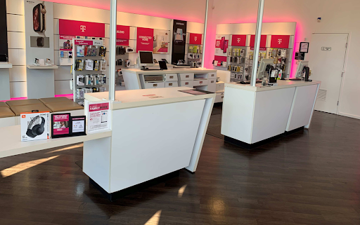 Cell Phone Store «T-Mobile», reviews and photos, 1516 SW Roxbury St a, Seattle, WA 98106, USA