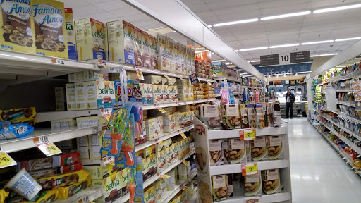 Shopping Mall «New Horizons Shopping Mall», reviews and photos, 961 E 174th St, Bronx, NY 10460, USA