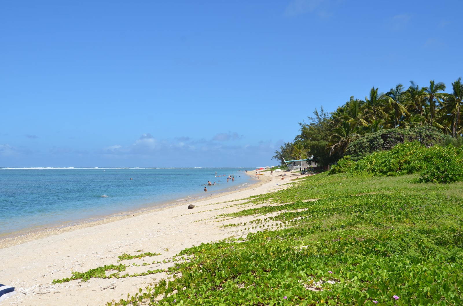 Foto van Saline Beach met beige zand en kiezels oppervlakte