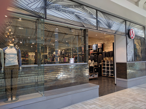 lululemon, 8066 Tysons Corner Center k4au, McLean, VA 22102, USA, 