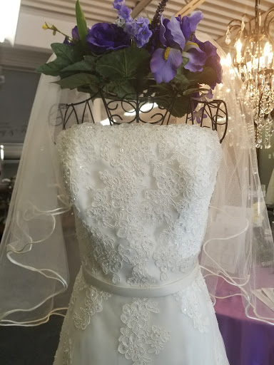Bridal Shop «Divas Closet Bridal Boutique», reviews and photos, 1034 Merriam Ln, Kansas City, KS 66103, USA