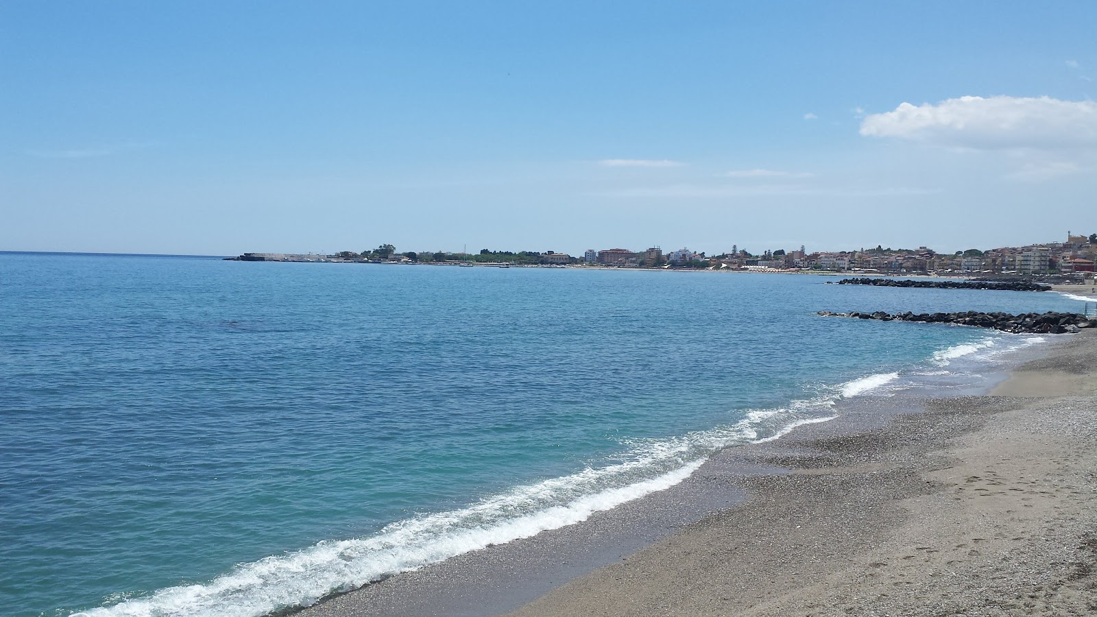 Fotografie cu Spiaggia San Giovanni Giardini Naxos cu nivelul de curățenie destul de curat