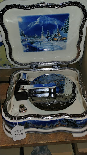 American Restaurant «Cracker Barrel Old Country Store», reviews and photos, 34 Tunnel Rd, Asheville, NC 28805, USA