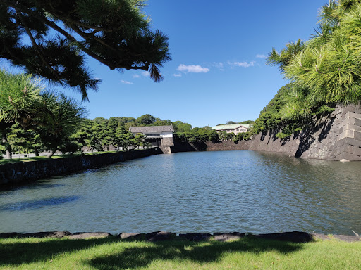 Wadakura Fountain Park