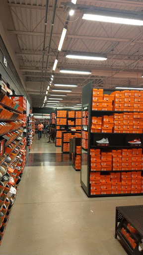 Shopping Mall «Cincinnati Premium Outlets», reviews and photos, 400 Premium Outlets Dr, Monroe, OH 45050, USA