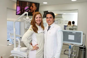 Invisalign | Implante Dentário | Arte Dental | Anália Franco | SP image