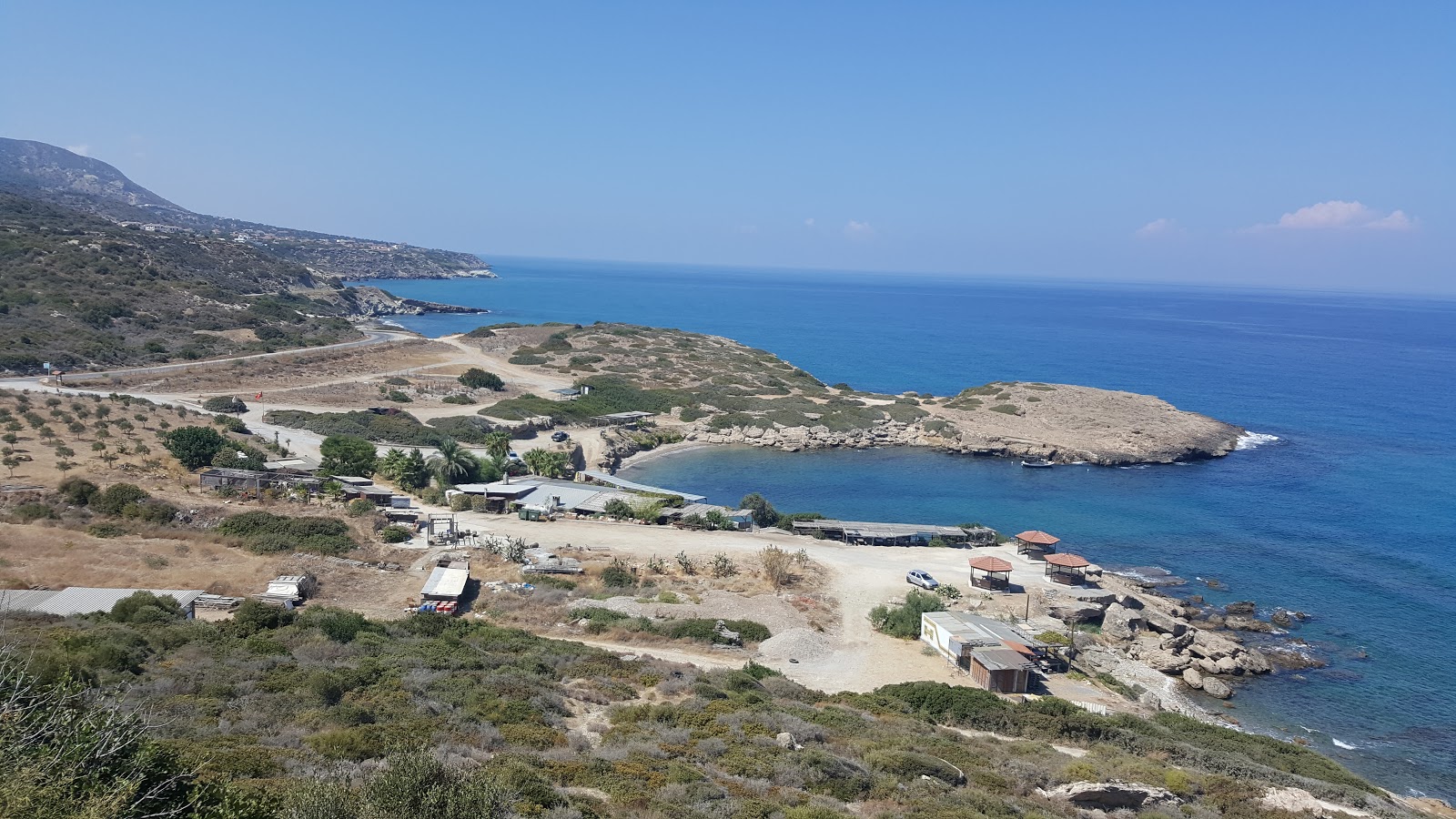 Photo de Lido Cyprus Beach entouré de montagnes