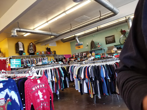 Used Clothing Store «Buffalo Exchange San Diego - Pacific Beach», reviews and photos, 1079 Garnet Ave, San Diego, CA 92109, USA