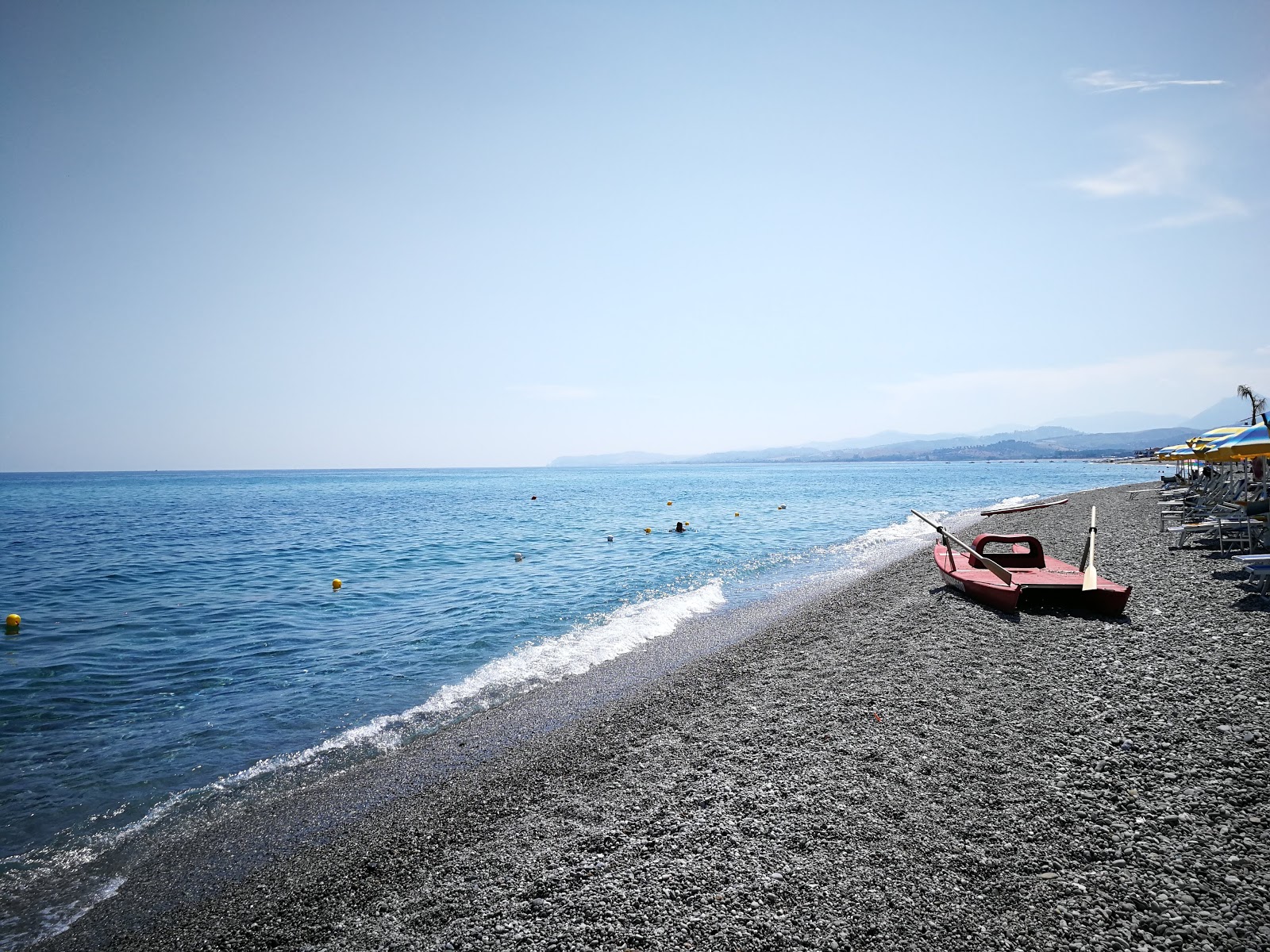 Foto di Bovalino Marina beach con una superficie del acqua blu