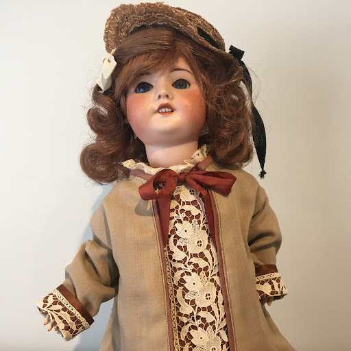 Tradition Dolls and Watches