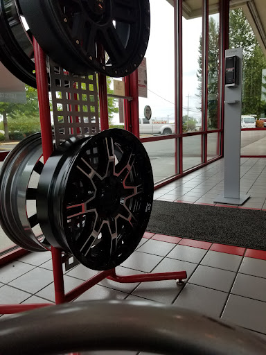 Tire Shop «Discount Tire Store - Everett, WA», reviews and photos, 8125 Evergreen Way, Everett, WA 98203, USA