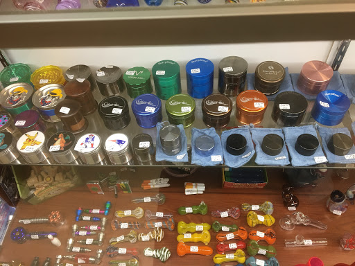 Tobacco Shop «Kittery Discount Smoke Shop», reviews and photos, 99 State Rd, Kittery, ME 03904, USA