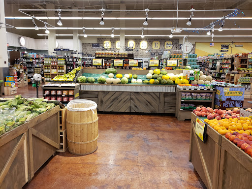 Grocery Store «Fresh Thyme Farmers Market- 82nd», reviews and photos, 4225 E 82nd St, Indianapolis, IN 46250, USA
