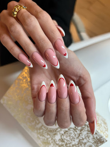 Salon Piękności WERSAL - Paznokcie, brwi, rzęsy, makijaż, szkolenia - USŁUGI PREMIUM - Nowe