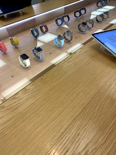 Computer Store «Apple Easton Town Center», reviews and photos, 4210 The Strand, Columbus, OH 43219, USA