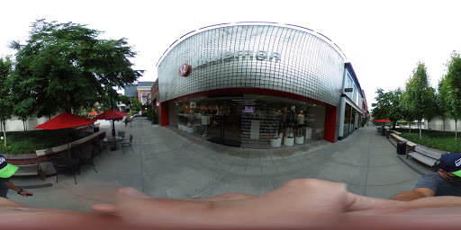Sportswear Store «lululemon», reviews and photos, 2643 NE University Village St, Seattle, WA 98105, USA