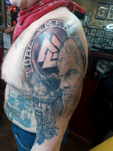 Tattoo Shop «Fast Lane Tattoo (Oracle Rd.)», reviews and photos, 3801 N Oracle Rd, Tucson, AZ 85705, USA