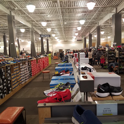 Shoe Store «DSW Designer Shoe Warehouse», reviews and photos, 357 Old Country Rd, Carle Place, NY 11514, USA