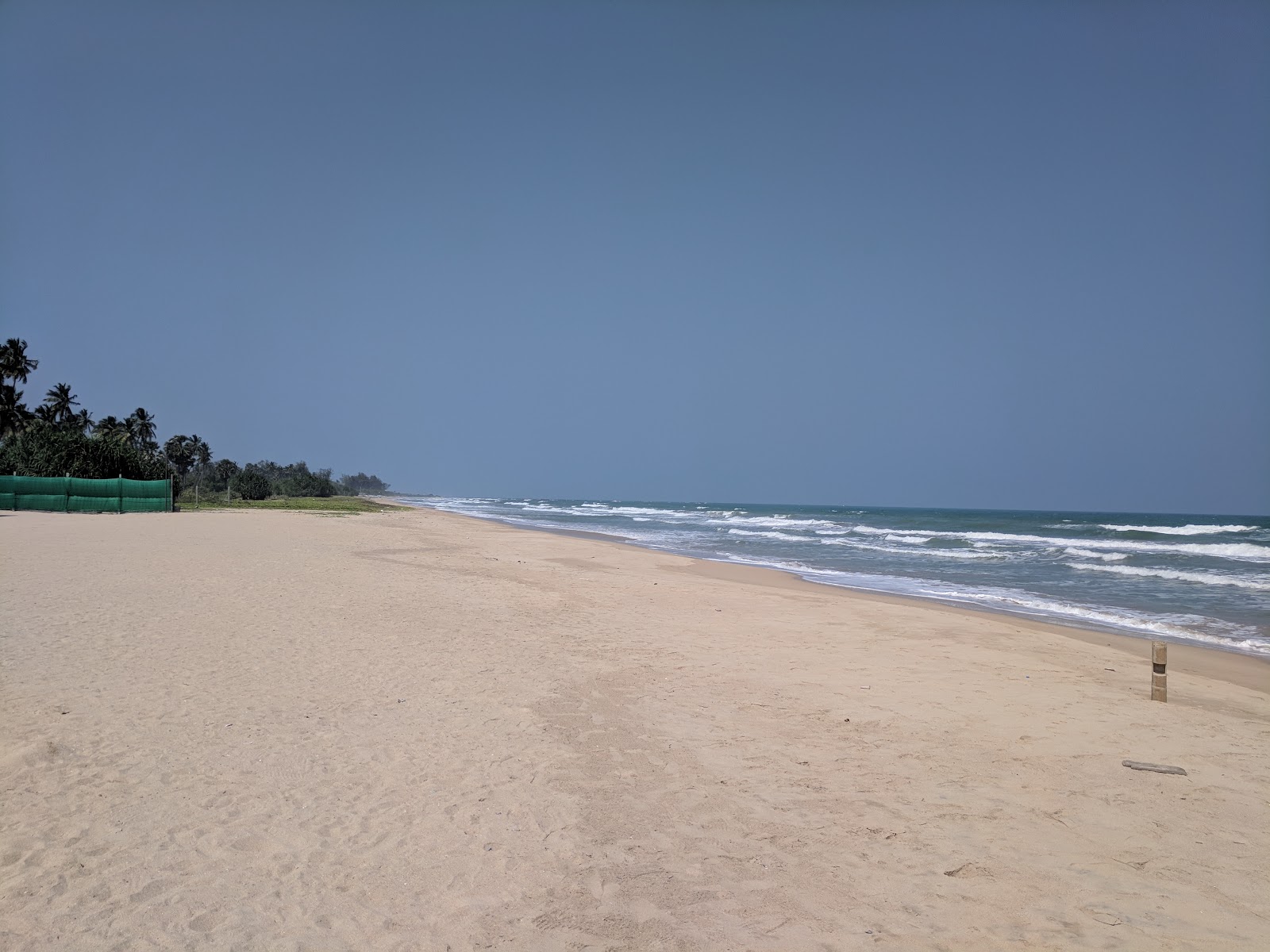 Foto di Nilaveli Beach II con una superficie del sabbia beige
