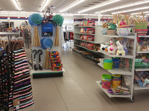 Thrift Store «Lake Hallie Goodwill Retail Store & Training Center», reviews and photos, 2759 S Prairie View Rd, Chippewa Falls, WI 54729, USA